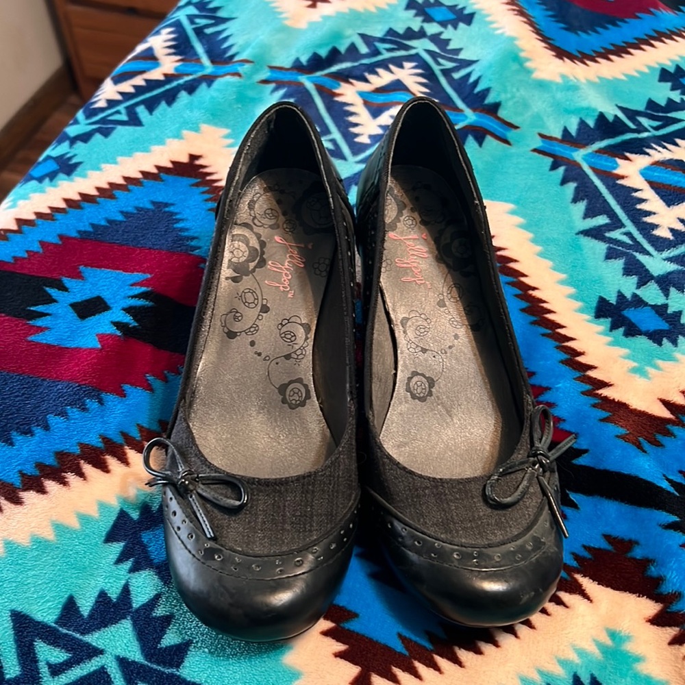 Size 8 black heels